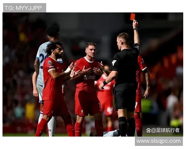 镜头捕捉:英超赛场小动作引发热议 镜头捕捉:英超赛场小动作引发热议